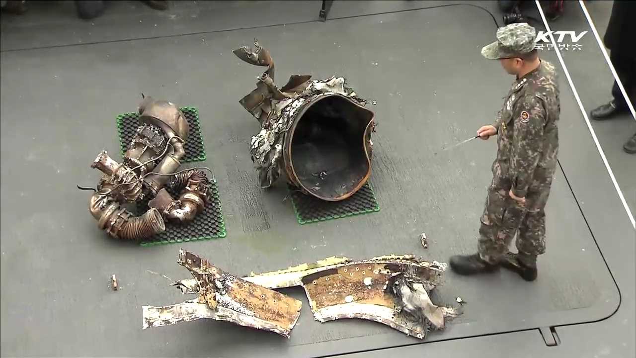 군, 북한 미사일 추진체 잔해 인양…정밀 분석