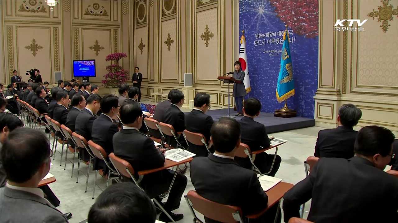 '불어터진 국수' '우문현답'…어록으로 본 3년