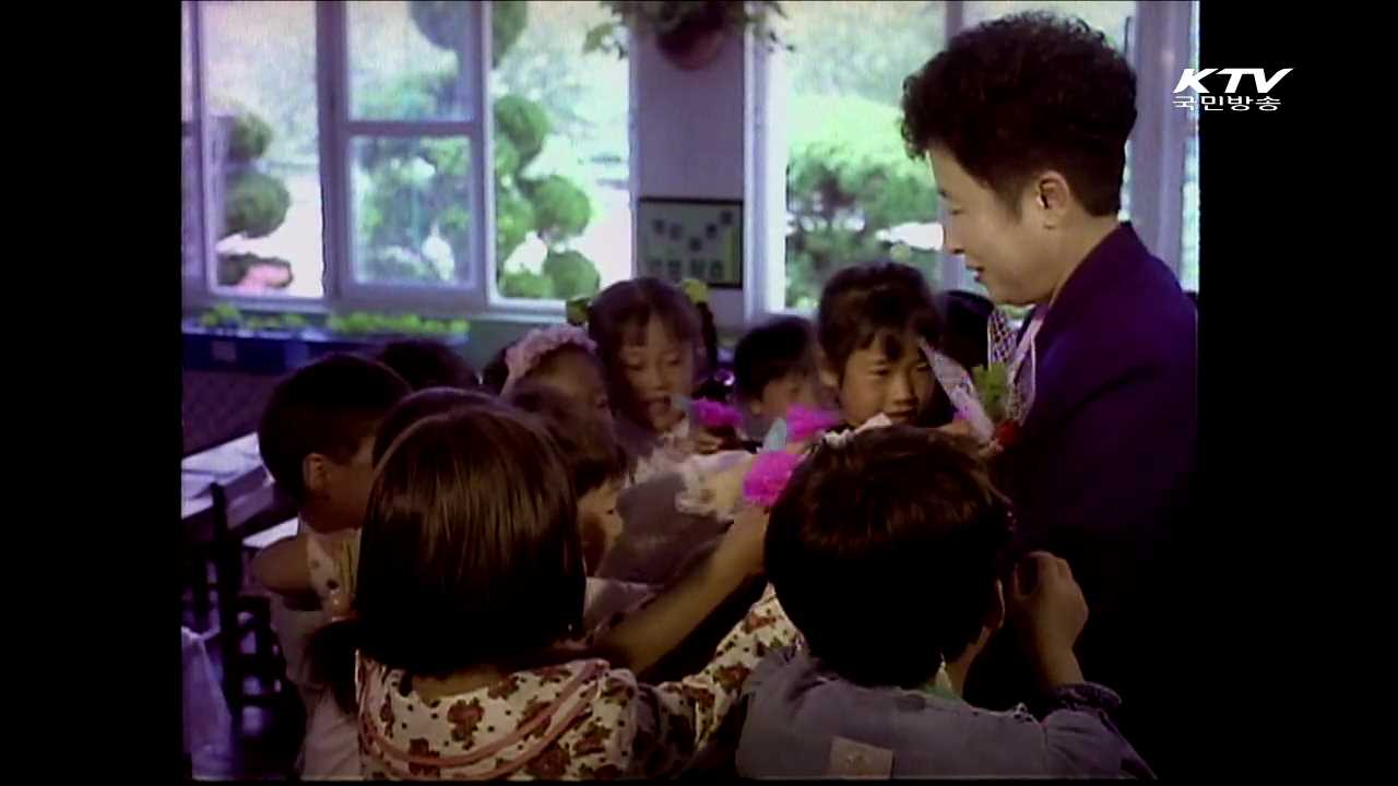 대한뉴스로 본 '스승의 날'…변함없는 사랑