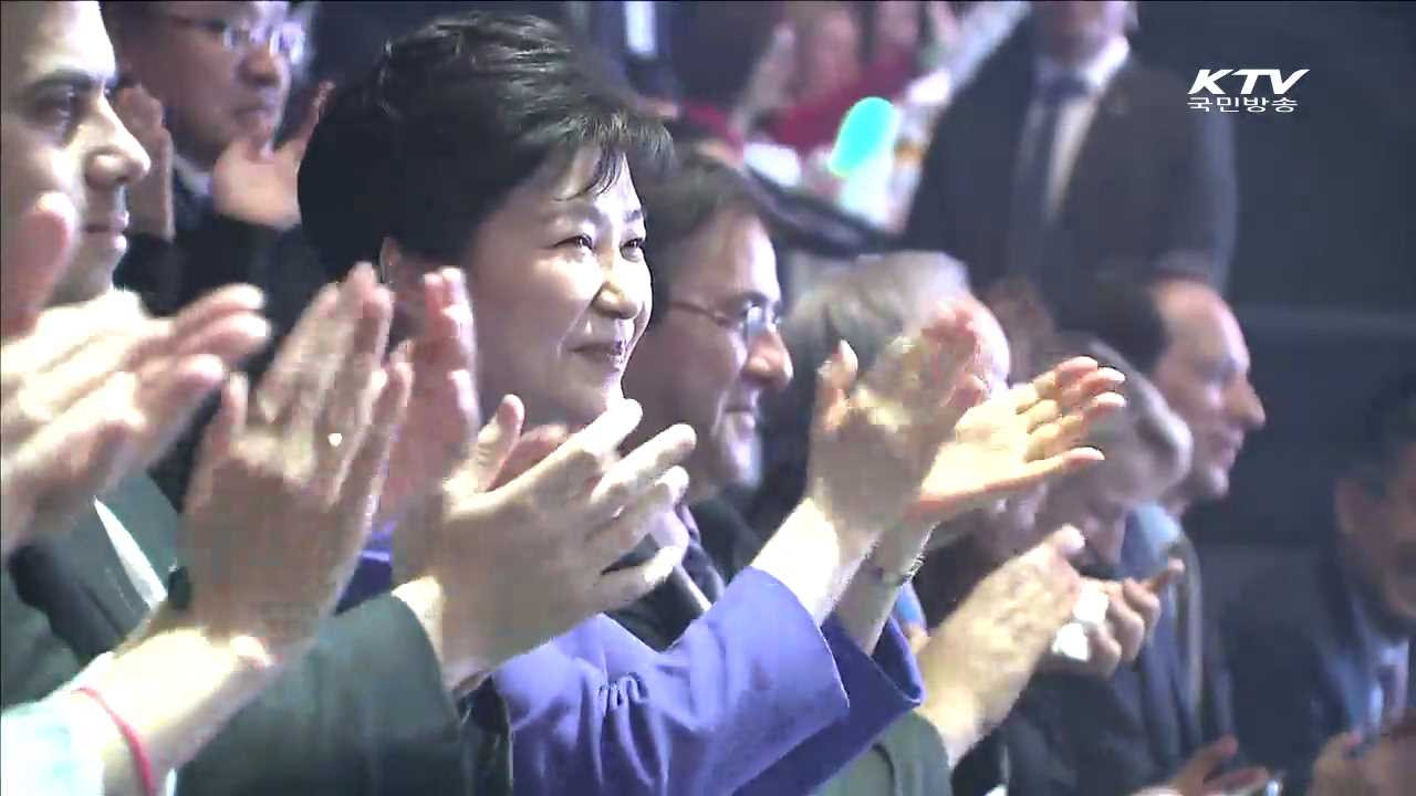 파리 K-POP 콘서트 관람…한국관 착공식 참석