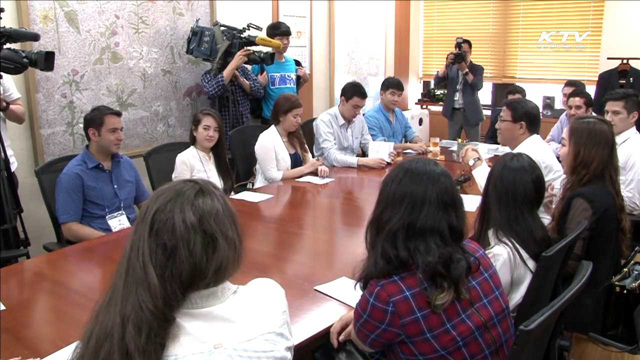 '피와 땀'의 우정…UN 참전용사 후손 정부청사 견학