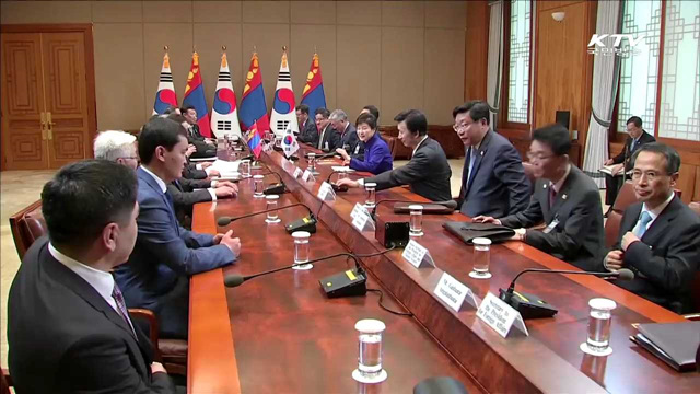 박 대통령, 北 우방 몽골 방문…대북 압박