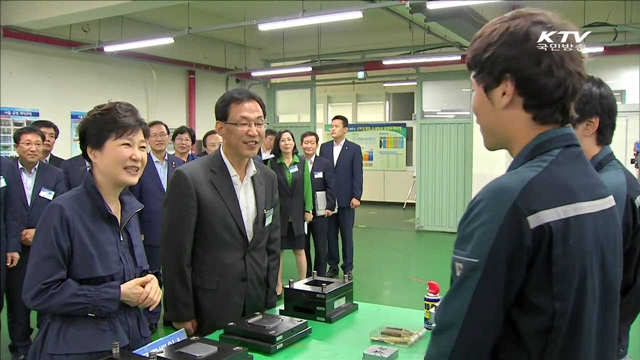 산학일체형 도제학교 방문…"직업교육 패러다임 바꿔야"