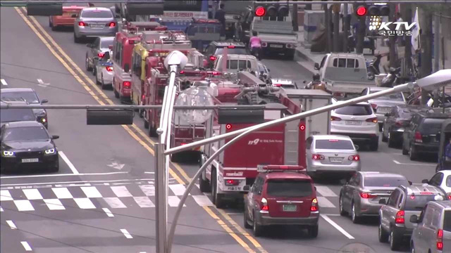 소방차 길 터주기 훈련…'보행자'도 잠시 멈추세요!