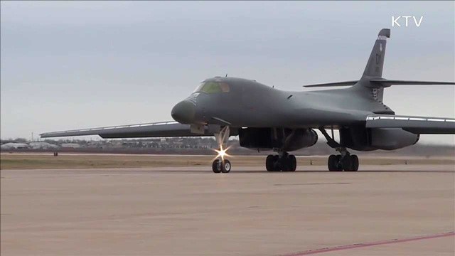 美 전략폭격기 B-1B 한반도 상공서 무력시위
