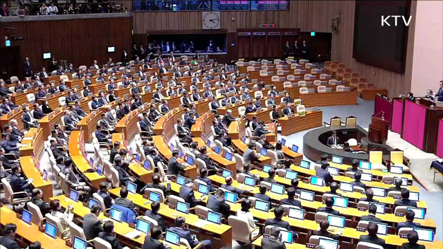 탄핵안 가결…황 총리 '권한대행'·헌재 '심리 착수'