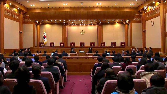 헌재 "대통령 출석 여부 22일까지 확정해 달라"