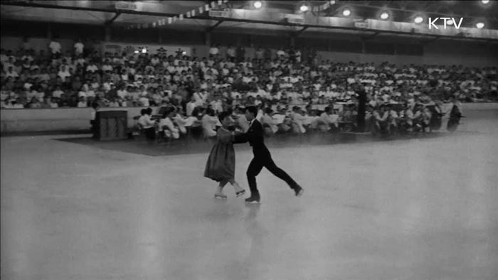 생활 속 겨울스포츠…한강서 열린 아이스하키 대회