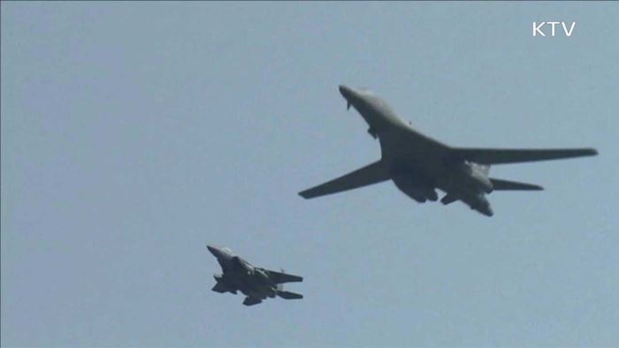 美 전략폭격기 B-1B 한반도서 폭격 훈련