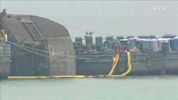 "자정까지 반잠수식 선박에 세월호 선적"