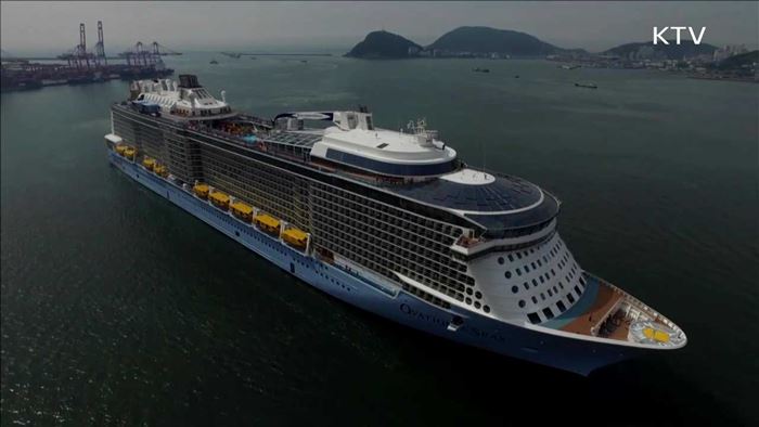 초대형 크루즈선 '퀸메리 2호' 인천 입항