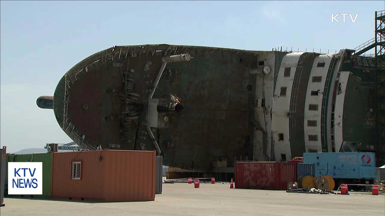 '세월호 4층 객실 수색' 확대…중간 객실 진입