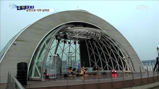 "무더위 날려요"…도심 수놓은 선율 