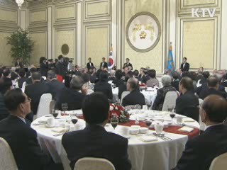 이 대통령 "나라 기초 닦는데 최선 다할 것"