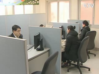 이 대통령 "미소금융지점 공공기관 안에 둬야"