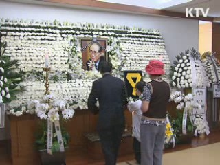 "황장엽, 우리시대 귀중한 분"…대전현충원 안장