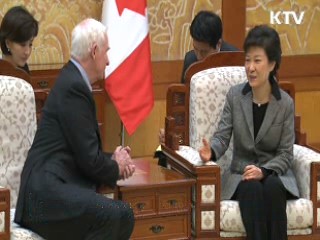 박 대통령 취임 이틀째…외국사절 잇따라 접견