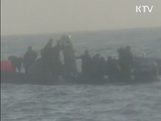 기상악화로 천안함 인양작업 중단