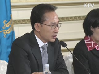 이 대통령 "분단국가,  군사훈련은 당연"