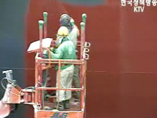 비정규직, 2년 이상 근무시 정규직화