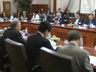 이 대통령 "출구전략 시행 아직 일러"