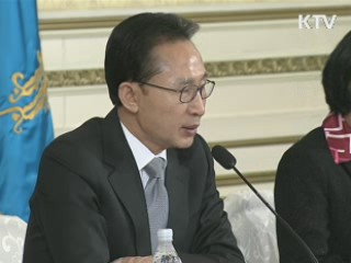 이 대통령 "분단국가, 군사훈련은 당연"