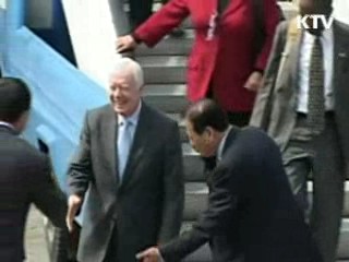 카터 일행, 전용기로 평양 도착