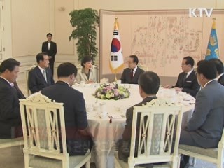 이 대통령-박근혜 前 대표 오찬…국정현안 논의
