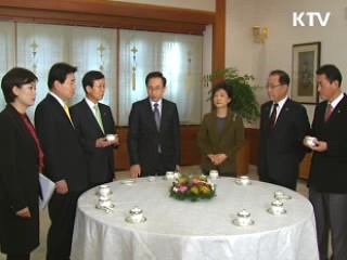 이 대통령 "北 적대시 않는다는 메시지"