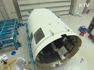 '1단 엔진-2단 고체모터-위성'으로 구성