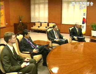 힐 차관보, 외교부 방문