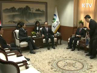 "미, 김정일 위원장 방중 부적절"