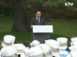 이 대통령 "해외봉사, 세계로 가는 큰 발걸음"