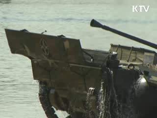 K21 장갑차 수중도하 훈련···'이상무'