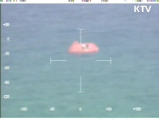 필리핀 해상 침수 화물선 선원들 무사귀환