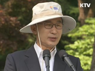 이 대통령, 해외봉사단 청와대 초청 격려