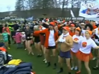 '추위야 가라' 한겨울 수영대회