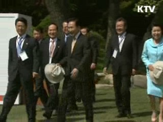 "봉사로 국가위상 올라 갈 것"