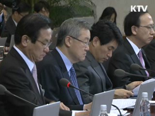 이 대통령 "국무위원들부터 안보의식 가져야"