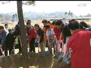 이 대통령 "내일을 보고 나무심어야"