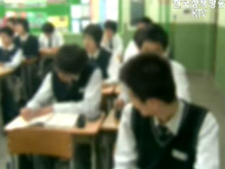 교육부에 교복착용 시기 연기요청