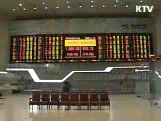 윤증현 장관 "초계함 침몰, 경제 영향 제한적"