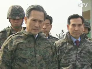 김관진 장관 연평도 방문…"도발시 강력 응징"