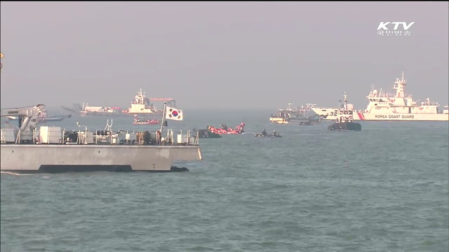 1차 수색 완료…'선체 붕괴' 대응책 마련