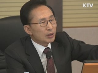 이 대통령 "강력한 무기, 평화 유지 위한 것"
