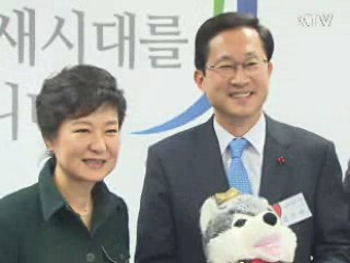 박 당선인, 인수위 방문… 공식 행보 재개