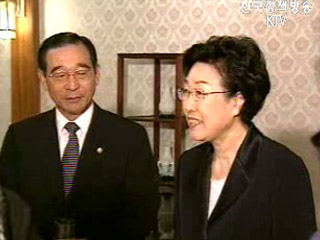 한명숙 총리, 서해교전 유가족 위로