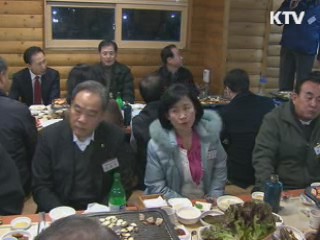 이 대통령, 중소기업인들과 '깜짝 송년회'