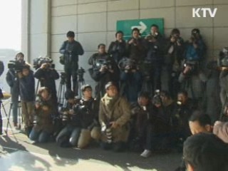 '돈봉투 살포 의혹' 김효재 전 청와대 정무수석 소환