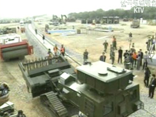 시험운행`잰걸음`